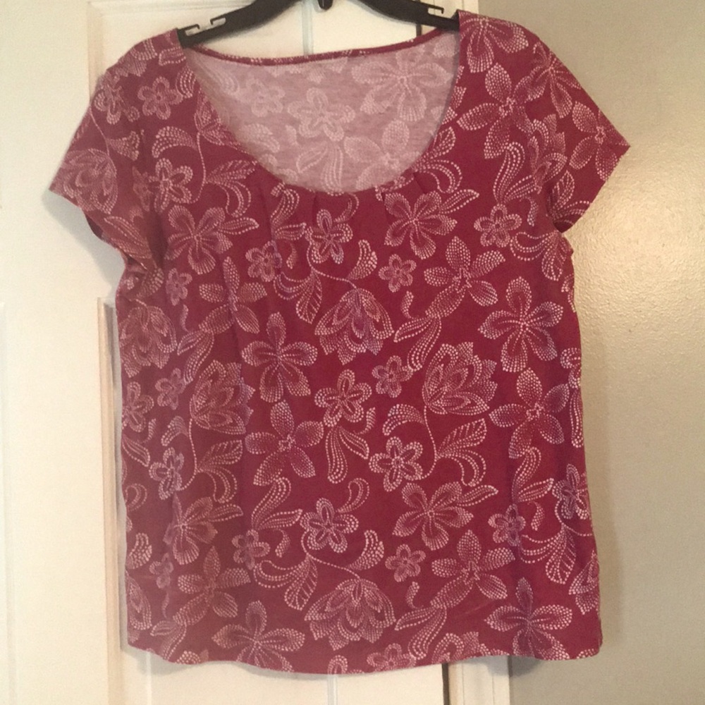 Pretty short sleeve top!